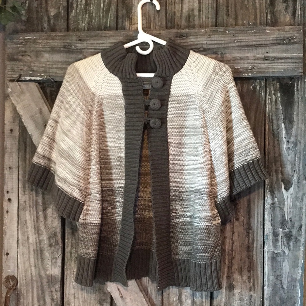 Short sleeve sweater